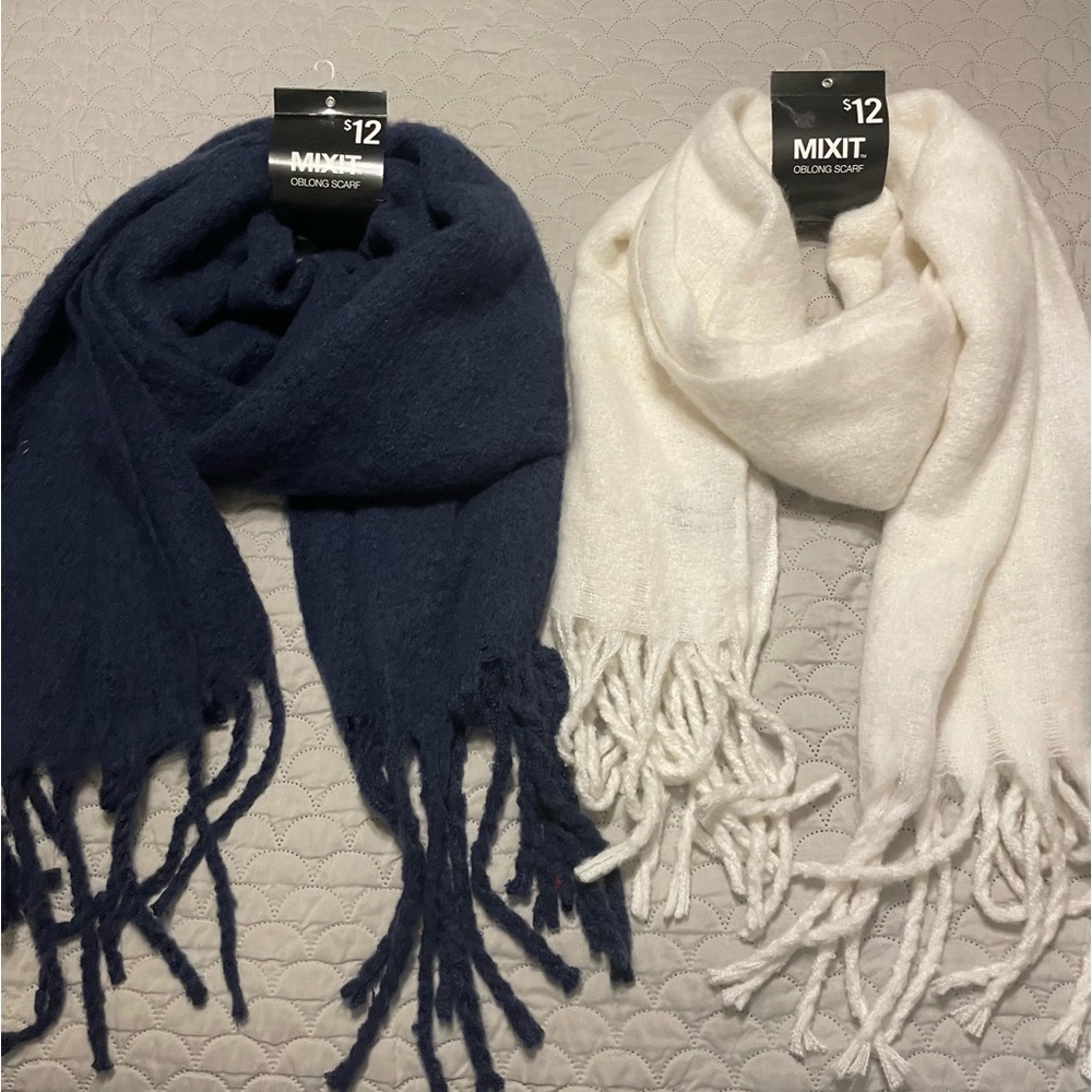 Super soft winter scarf, NWT, navy or ivory